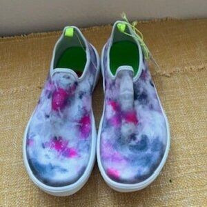 NEW OOFOS Pink Tie Dye Sneakers Slip On OOmg EeZee Low Shoes Women’s Sz 7 NWT